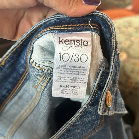 Kensie Jeans size 10/30 slim fit capris. Like new condition. - Picture 2 of 4